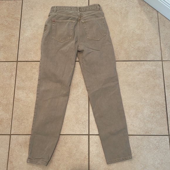 Urban Outfitters khaki high rise mom jeans - Picture 2 of 3